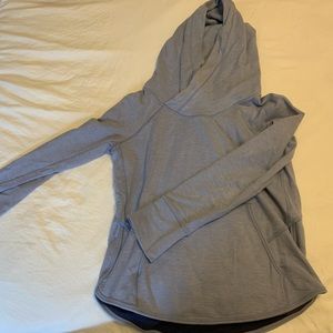 Lululemon sweatshirt. Front pocket. Size 4.